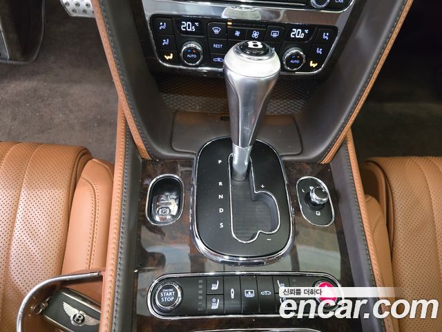Bentley Flying Spur 2018 — photo 11