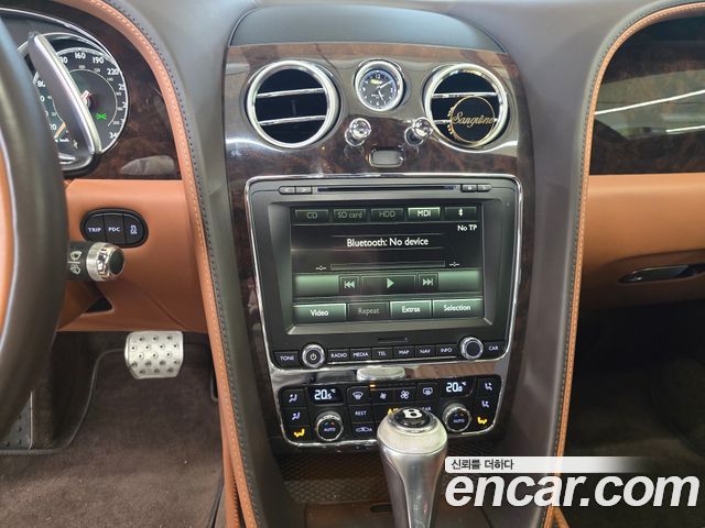 Bentley Flying Spur 2018 — photo 12