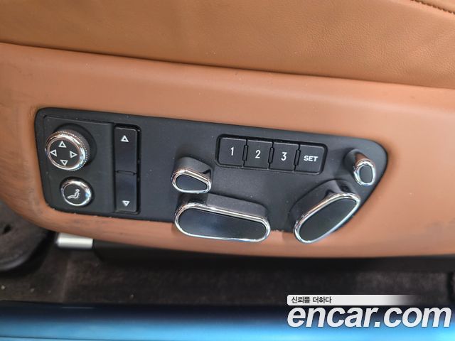 Bentley Flying Spur 2018 — photo 16
