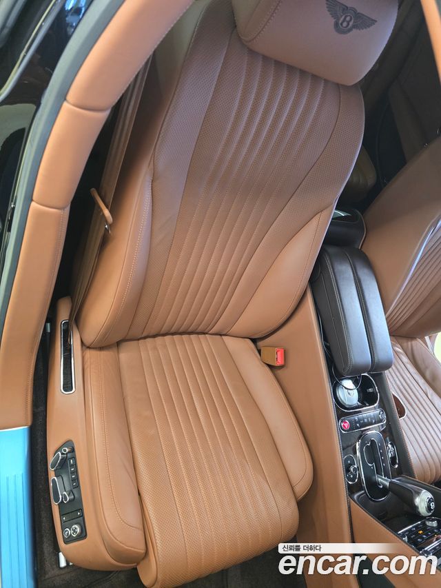 Bentley Flying Spur 2018 — photo 17