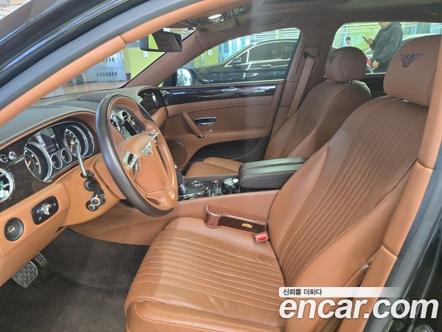 Bentley Flying Spur 2018 — photo 18