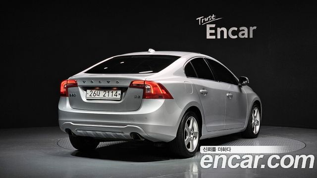 Volvo S60 2011 — photo 2