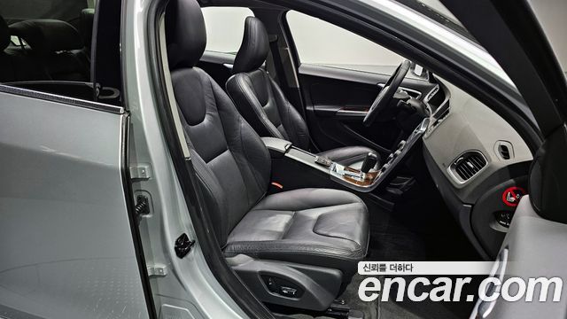 Volvo S60 2011 — photo 10