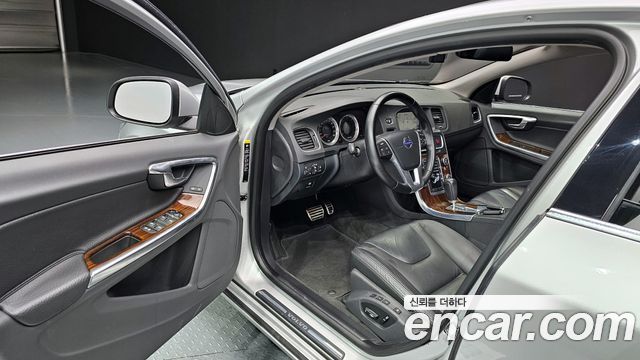 Volvo S60 2011 — photo 11
