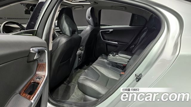 Volvo S60 2011 — photo 12