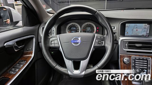 Volvo S60 2011 — photo 13