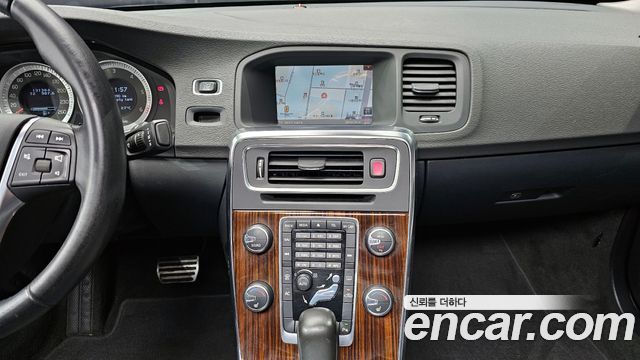 Volvo S60 2011 — photo 16