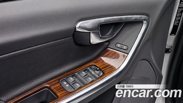 Volvo S60 2011 — photo 18