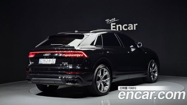 Audi Q8 2023 — photo 2
