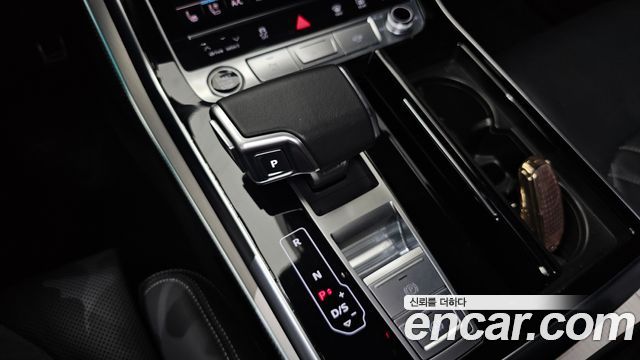 Audi Q8 2023 — photo 9