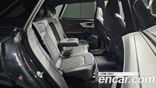 Audi Q8 2023 — photo 12