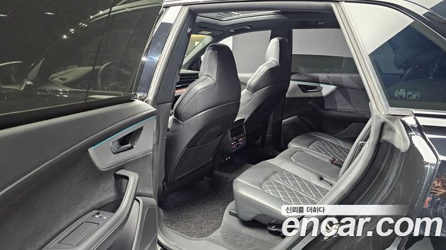 Audi Q8 2023 — photo 13