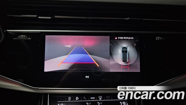 Audi Q8 2023 — photo 16