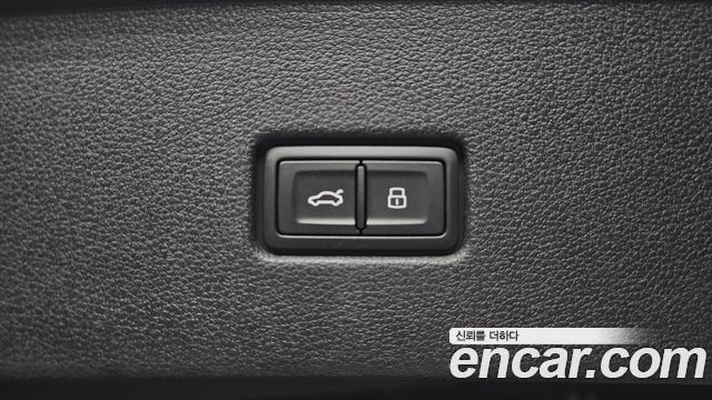 Audi Q8 2023 — photo 20