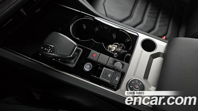 Volkswagen Touareg 2020 — photo 9