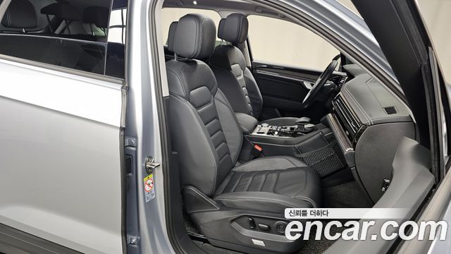Volkswagen Touareg 2020 — photo 12