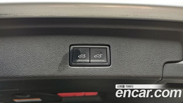 Volkswagen Touareg 2020 — photo 18