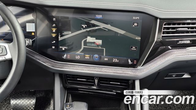 Volkswagen Touareg 2020 — photo 19