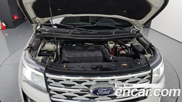 Ford Explorer 2018 — photo 20