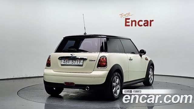 Mini Cooper 2010 — photo 2