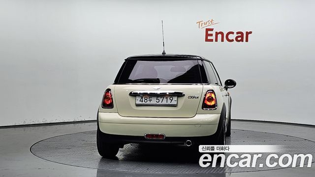 Mini Cooper 2010 — photo 4
