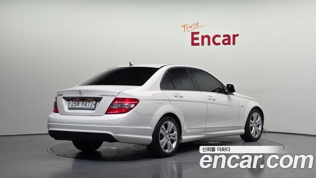 Mercedes-Benz C-Class 2009 — photo 2