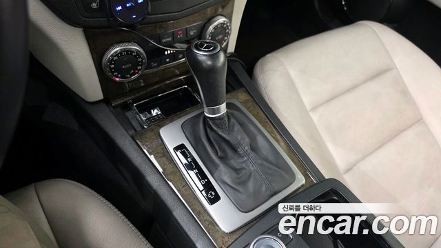 Mercedes-Benz C-Class 2009 — photo 9