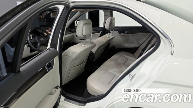 Mercedes-Benz C-Class 2009 — photo 11