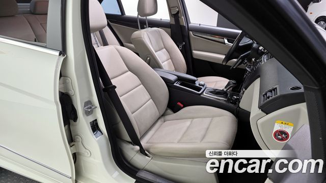 Mercedes-Benz C-Class 2009 — photo 12