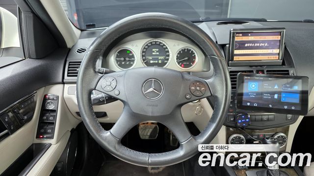 Mercedes-Benz C-Class 2009 — photo 13
