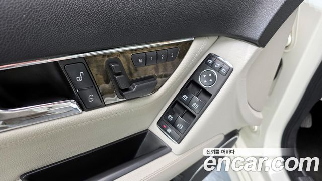 Mercedes-Benz C-Class 2009 — photo 14