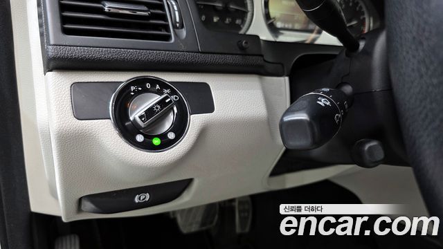Mercedes-Benz C-Class 2009 — photo 15