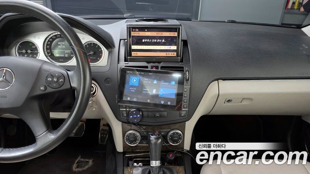 Mercedes-Benz C-Class 2009 — photo 19