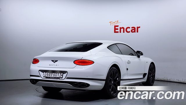 Bentley Continental 2023 — photo 2