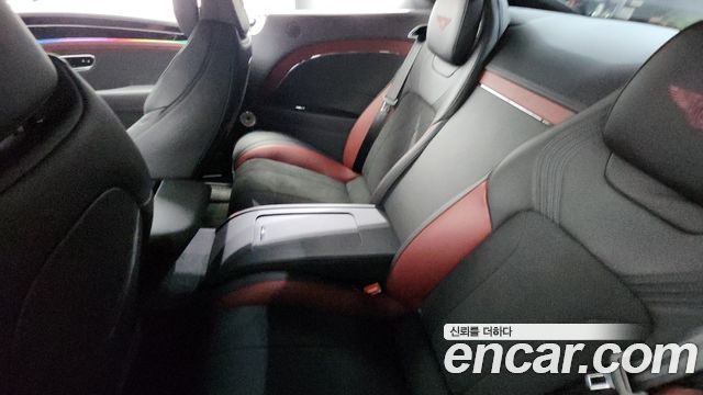 Bentley Continental 2023 — photo 12