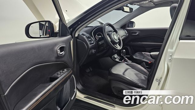 Jeep Compass 2018 — photo 11
