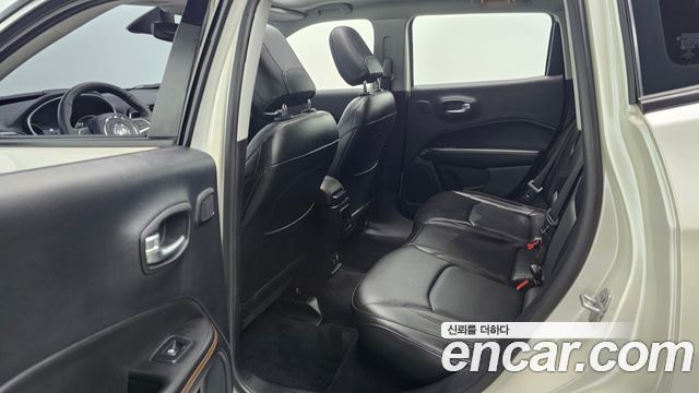 Jeep Compass 2018 — photo 12