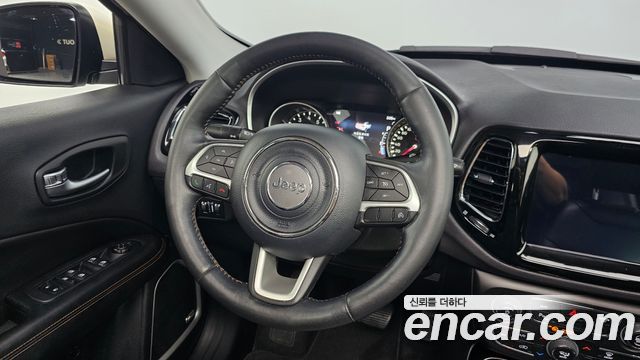 Jeep Compass 2018 — photo 13
