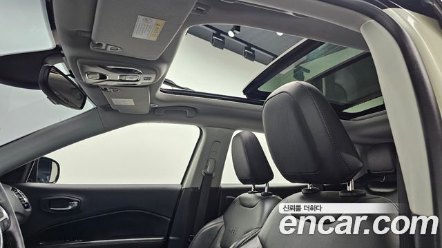 Jeep Compass 2018 — photo 14