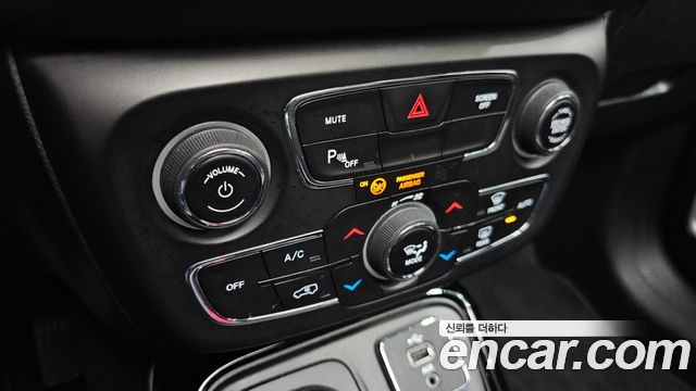 Jeep Compass 2018 — photo 16
