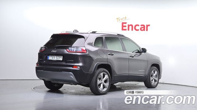 Jeep Cherokee 2021 — photo 2