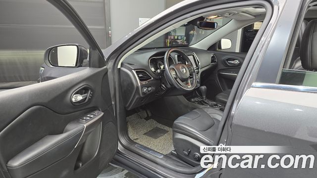 Jeep Cherokee 2021 — photo 10