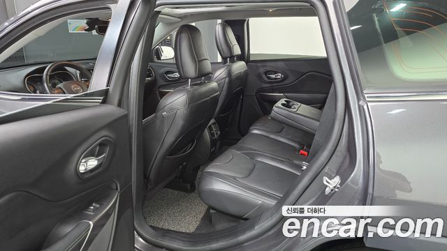 Jeep Cherokee 2021 — photo 11
