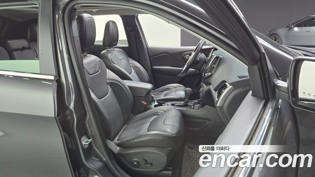 Jeep Cherokee 2021 — photo 12