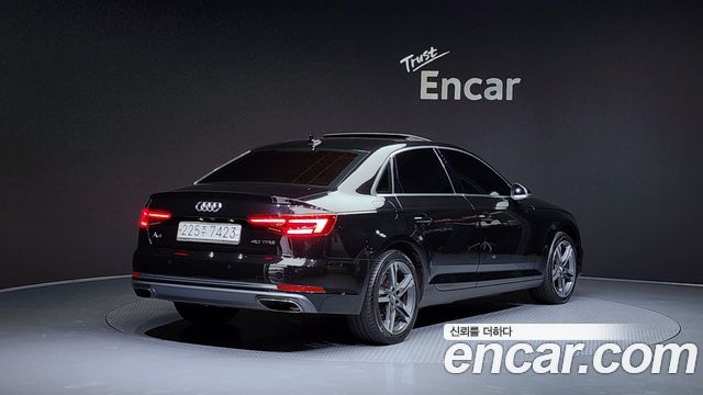 Audi A4 2019 — photo 2
