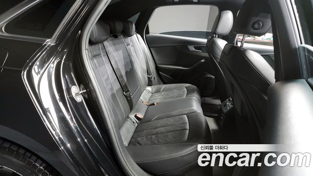 Audi A4 2019 — photo 12