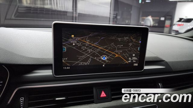 Audi A4 2019 — photo 14