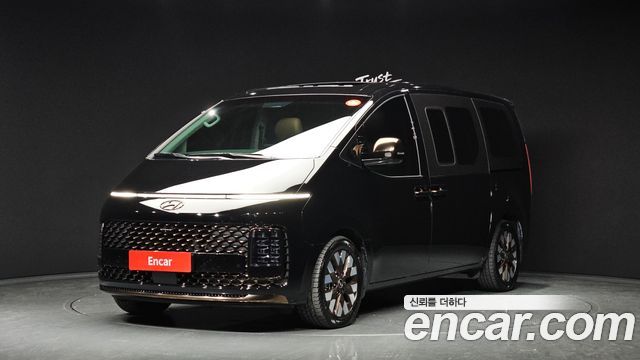 Hyundai Staria 2023 — photo 1