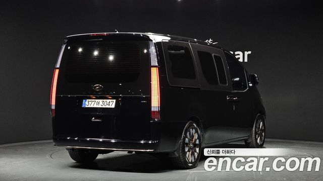 Hyundai Staria 2023 — photo 2
