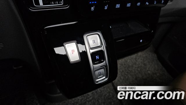 Hyundai Staria 2023 — photo 9